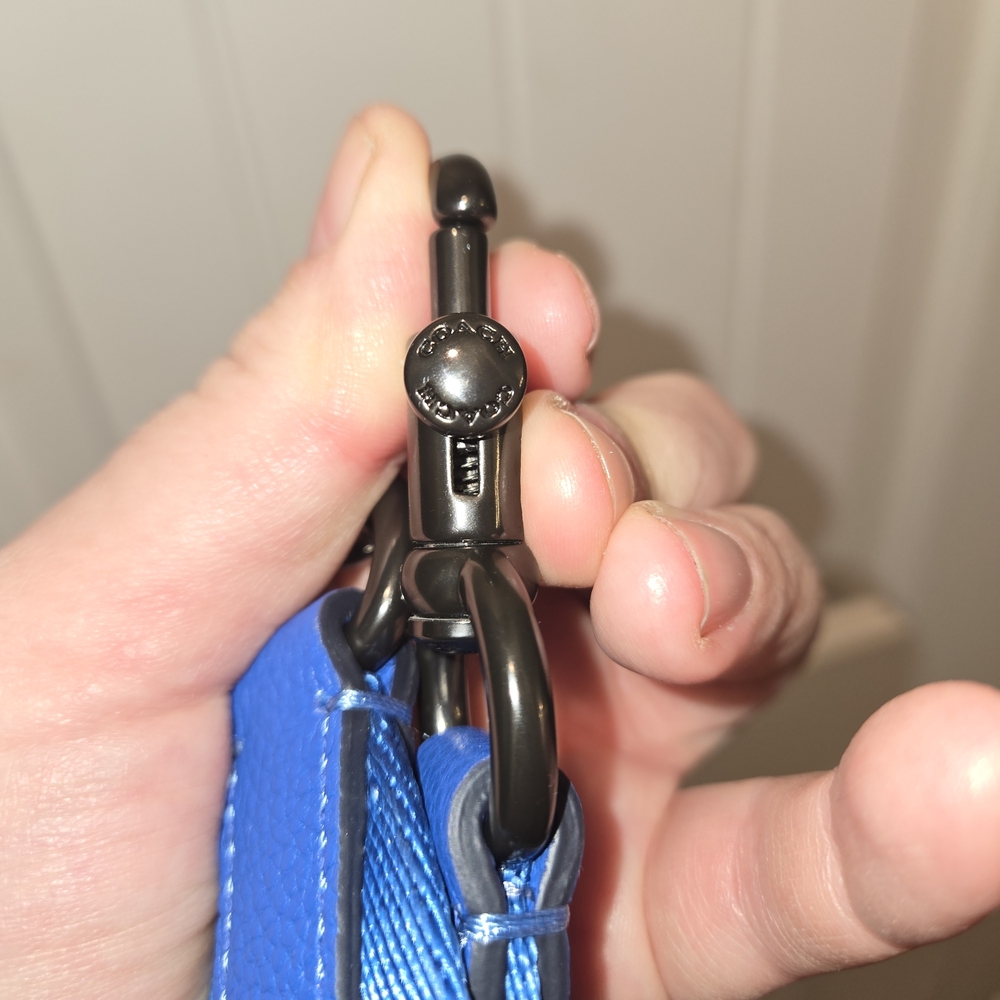 Blue Leather Shoulder Bag with C-Clasp - Picture 11 of 13
